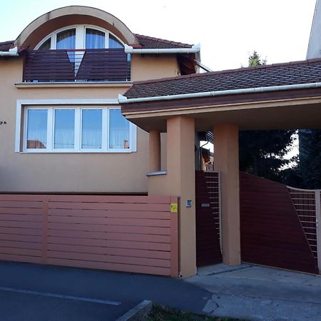 Kenezy Lux Apartman Vendeghaz Hajduszoboszlo Bagian luar foto